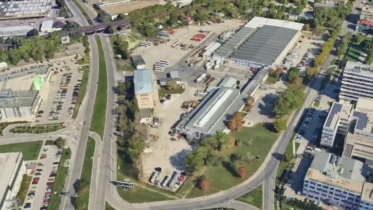 Ilustračný 3D záber z Google Earth Web zachytáva areál bývalej Nákladnej automobilovej dopravy medzi Trnavskou a Rožňavskou ulicou. Lokalita je predmetom plánovanej transformácie na obytnú a polyfunkčnú zónu.